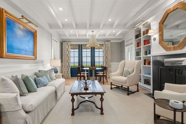 Dining room, Interior, Living room, Pendant Lights, Recessed Lighting