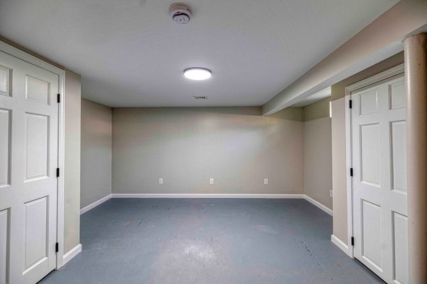 Empty room, Interior