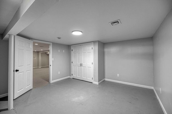 Empty room, Interior, Recessed Lighting