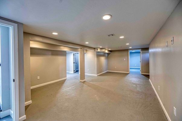 Empty room, Interior, Recessed Lighting