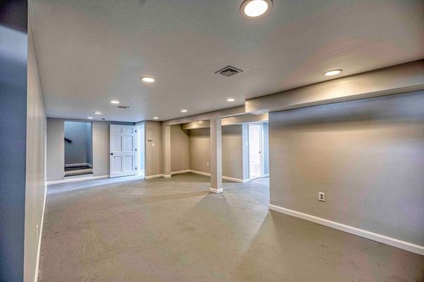 Empty room, Interior, Recessed Lighting