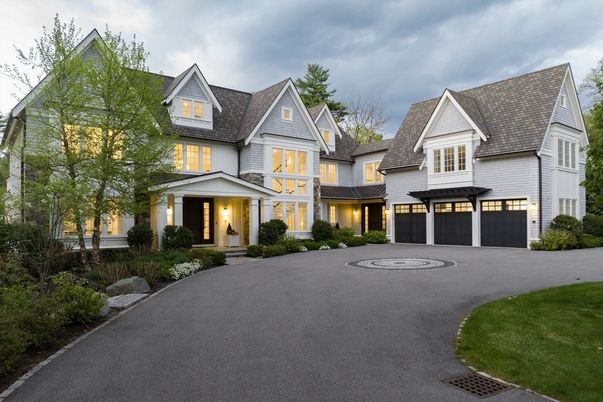 Attached, Exterior, Facade, Farmhouse