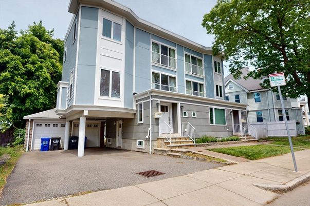 Attached, Exterior, Facade, Rowhouse