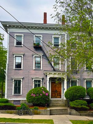 Exterior, Facade, Rowhouse