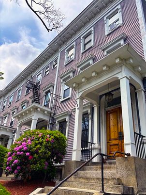 Exterior, Facade, Rowhouse