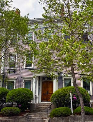 Exterior, Facade, Rowhouse