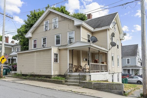 Exterior, Facade, Queen Anne Victorian