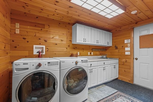 Interior, Washer, Wooden Ceilings, Wooden Walls