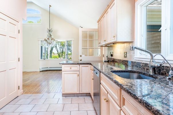 Chandelier, Interior, Kitchen, Wood Texture Flooring
