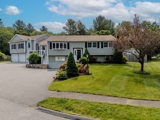 Attached, Exterior, Facade, Raised Ranch