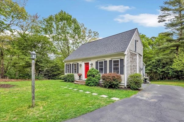 Backyard, Exterior, Facade, Cape Cod