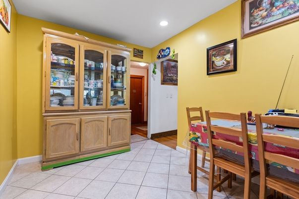Dining room, Interior, Recessed Lighting