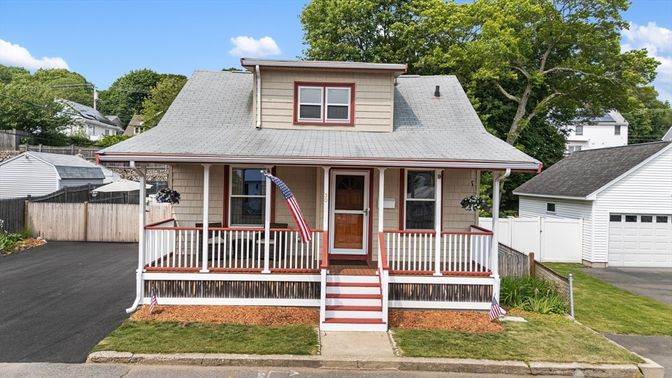 Attached, Exterior, Facade, Cape Cod