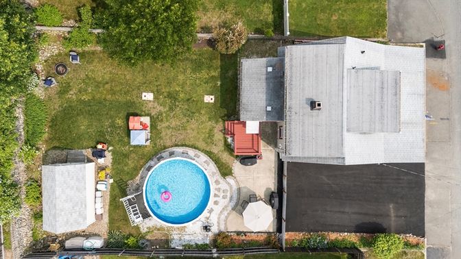 Exterior, Drone