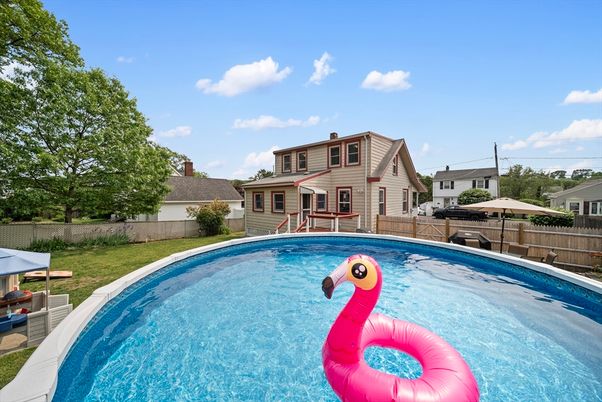 Exterior, Pool