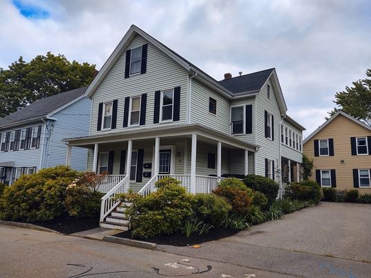 Exterior, Facade, Queen Anne Victorian