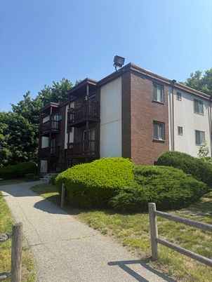Exterior, Facade, Brick Facade, Rowhouse