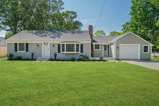 Attached, Exterior, Facade, Cape Cod