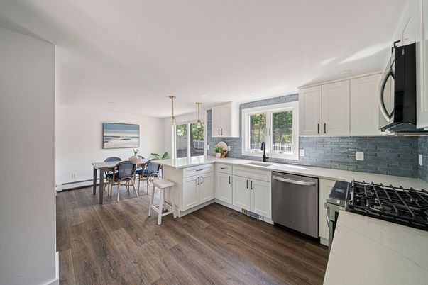 Dining room, Interior, Kitchen, Pendant Lights, Recessed Lighting, Wood Texture Flooring