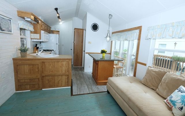 Interior, Kitchen, Living room, Pendant Lights, Wood Texture Flooring