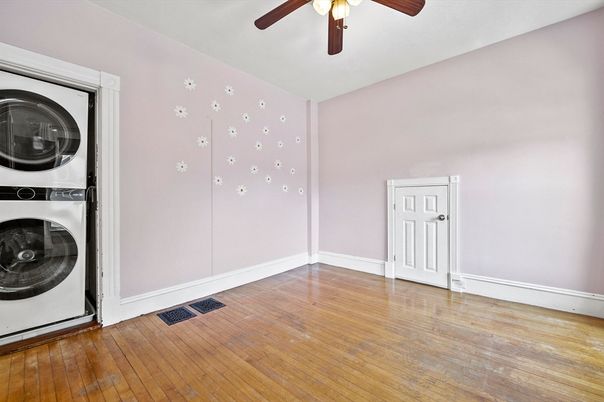 Empty room, Interior, Washer, Wood Texture Flooring