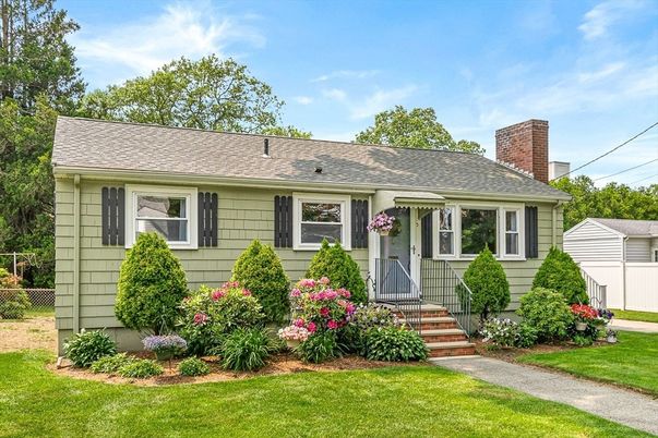Exterior, Facade, Cape Cod