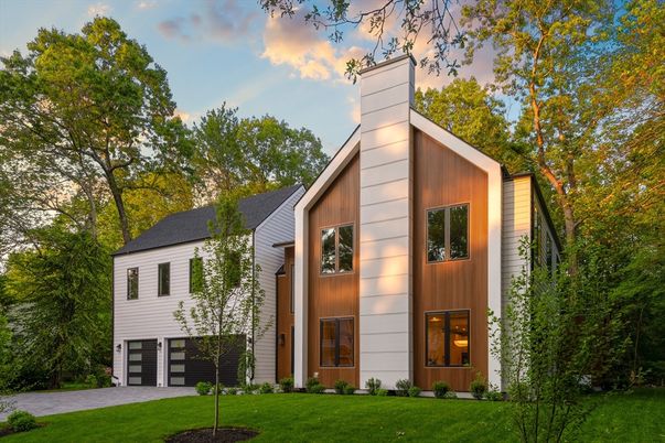 Attached, Exterior, Facade, Farmhouse