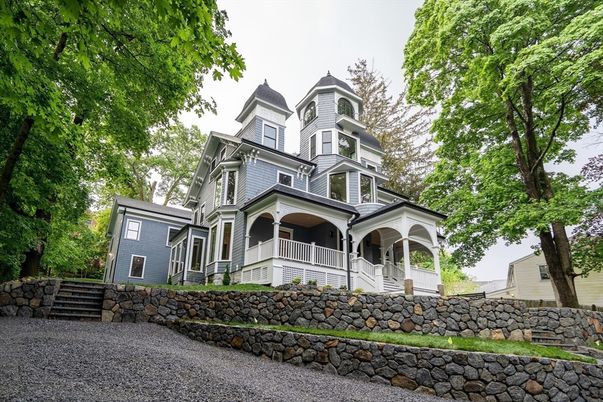 Exterior, Facade, Queen Anne Victorian