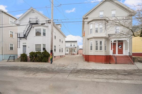 Exterior, Facade, Queen Anne Victorian