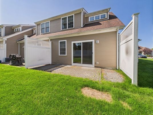 Attached, Exterior, Facade, Cape Cod