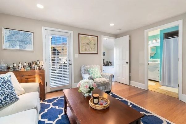 Interior, Recessed Lighting, Washer, Wood Texture Flooring