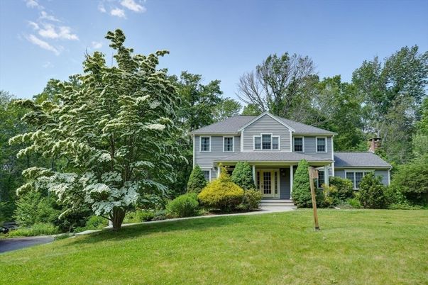 Backyard, Exterior, Facade, Split Level