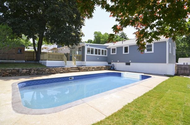 Exterior, Pool