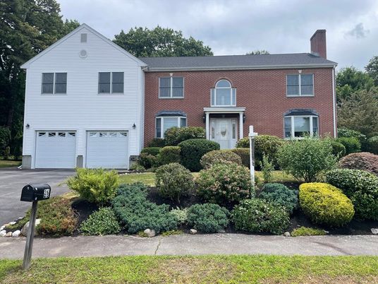 Attached, Exterior, Facade, Brick Facade, Raised Ranch
