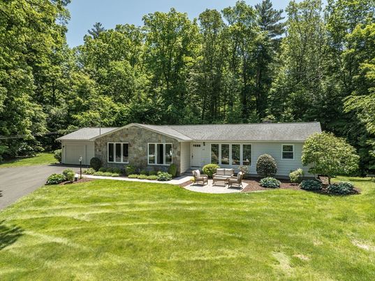 Backyard, Exterior, Facade, Ranch