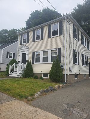 Attached, Exterior, Facade, Rowhouse