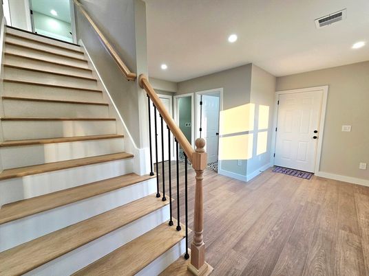 Interior, Recessed Lighting, Wood Texture Flooring