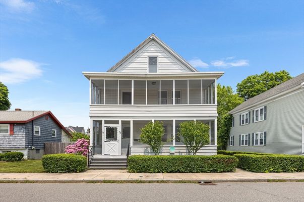 Exterior, Facade, Queen Anne Victorian