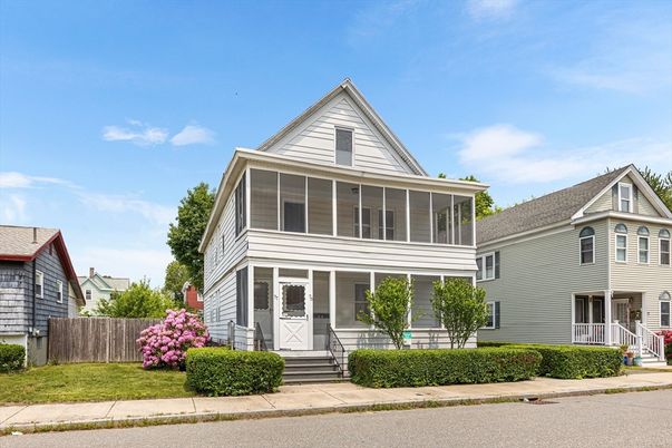 Exterior, Facade, Queen Anne Victorian