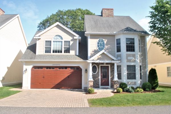 Attached, Exterior, Facade, Farmhouse