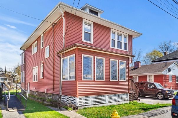 Exterior, Facade, American Foursquare