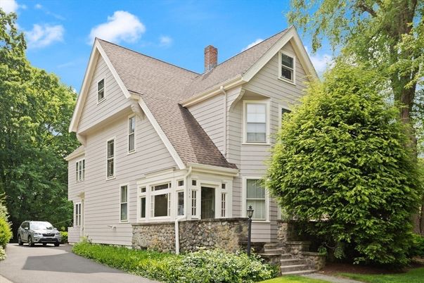 Exterior, Facade, Queen Anne Victorian