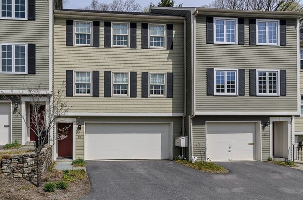Attached, Exterior, Facade, Rowhouse
