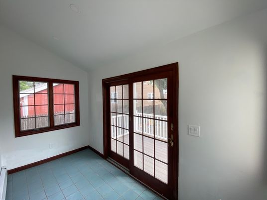 Empty room, Interior