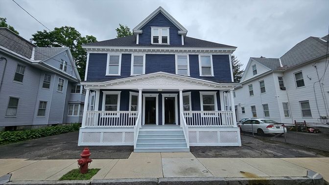 Exterior, Facade, American Foursquare