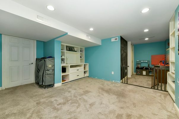 Empty room, Interior, Recessed Lighting