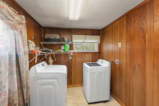 Interior, Washer, Wooden Walls