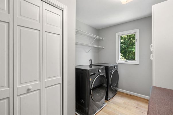 Interior, Washer, Wood Texture Flooring