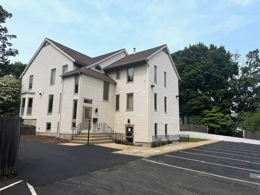 Exterior, Facade, Farmhouse