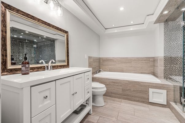 Bathroom, Dual Sink Vanities, Interior, Recessed Lighting